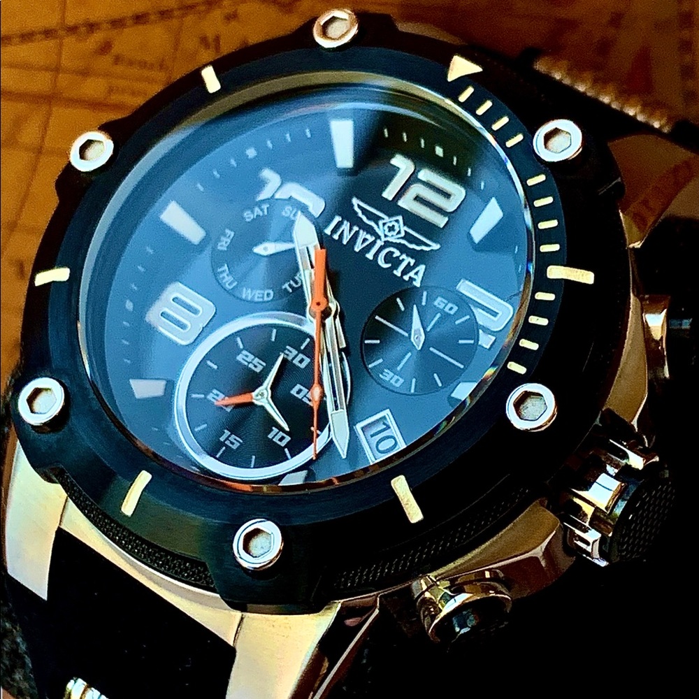 Invicta Speedway 19526 Wrist Watch for Men.